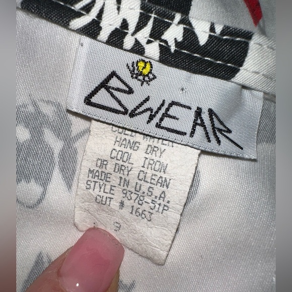 Y2K Rose Print in red and black stretchy fabric feminine fit size 9 - Picture 2 of 3